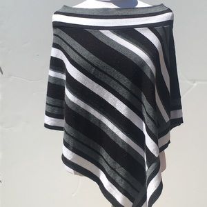 🍁 Xhilaration poncho